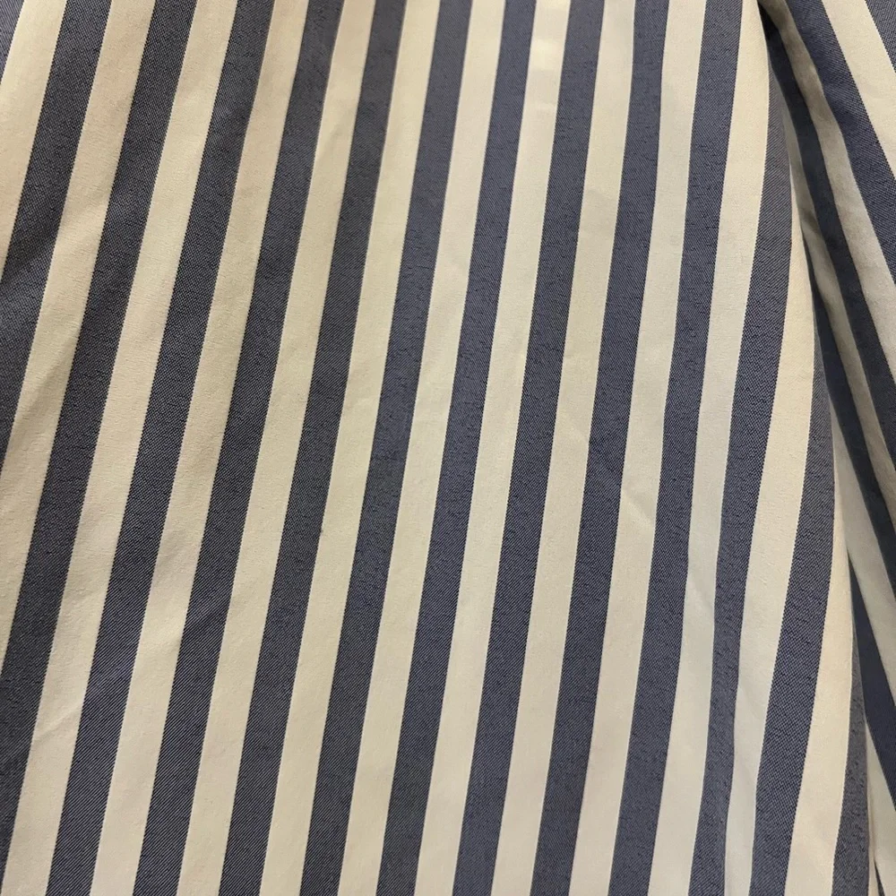 Vineyard Vines womens performance button down shirt. - Picture 4 of 4